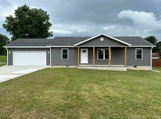 11 S 1st St, Mitchell, IN 47446