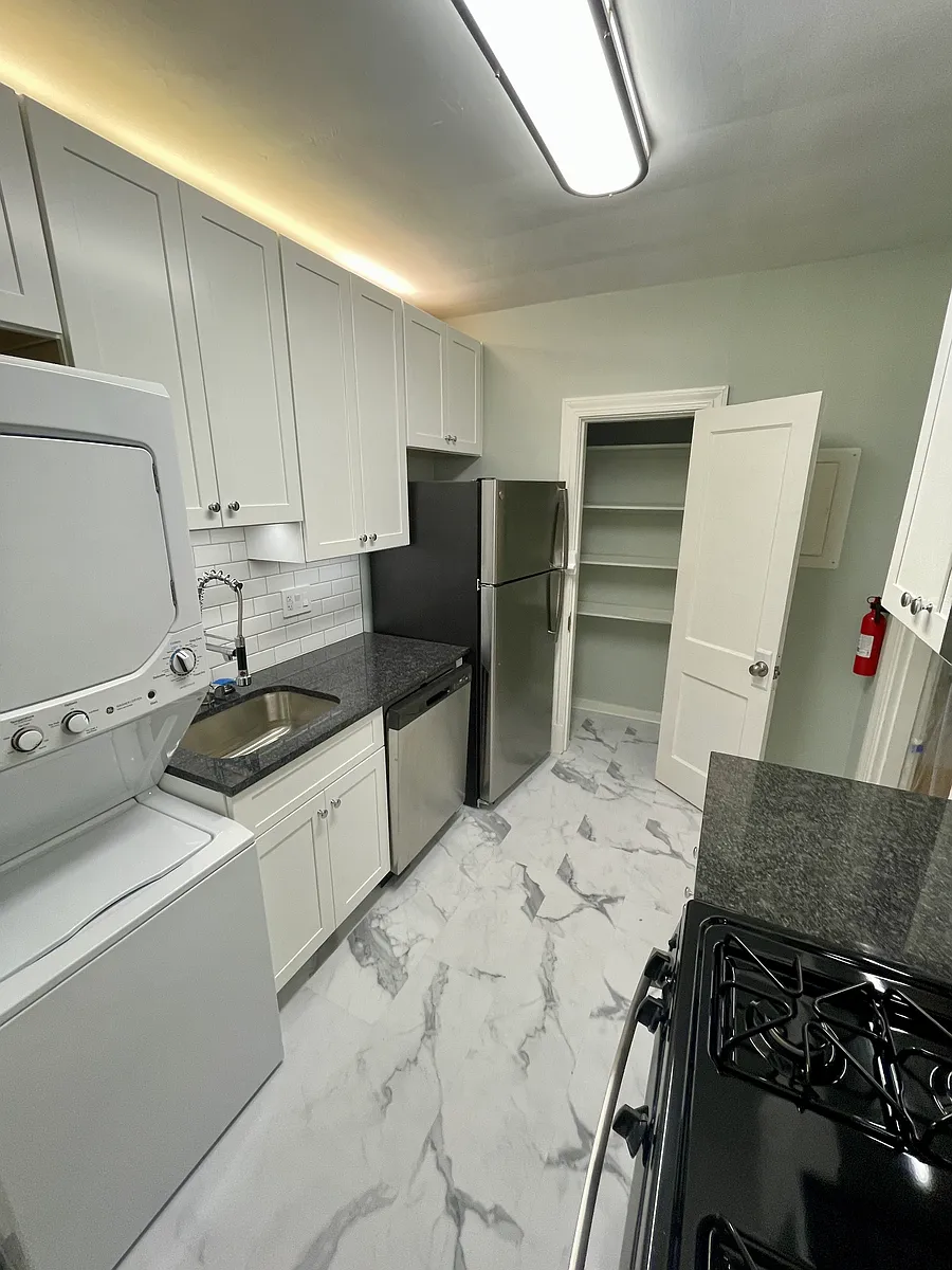 Building Photo - 515 N Arthur Ashe Blvd #8