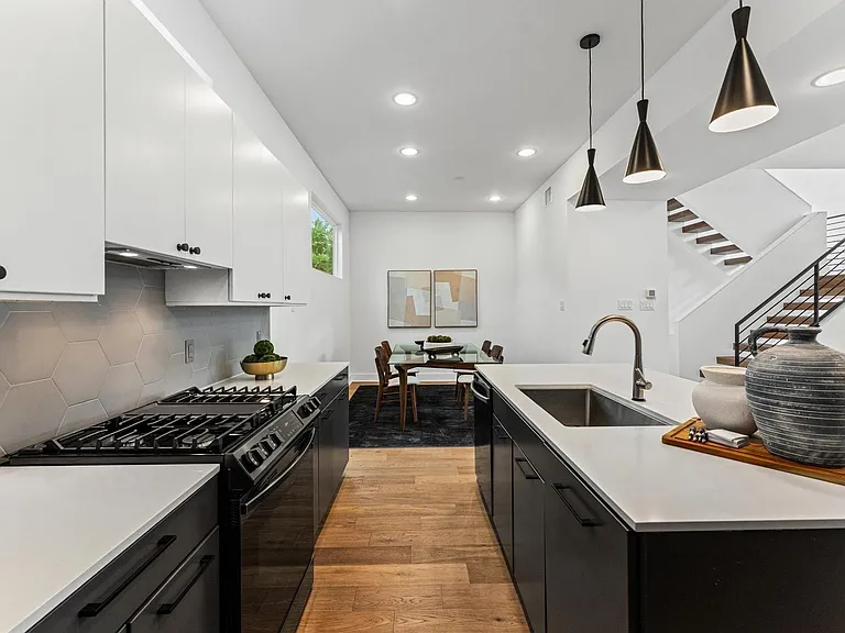 1404 Bailey St — Photo 11