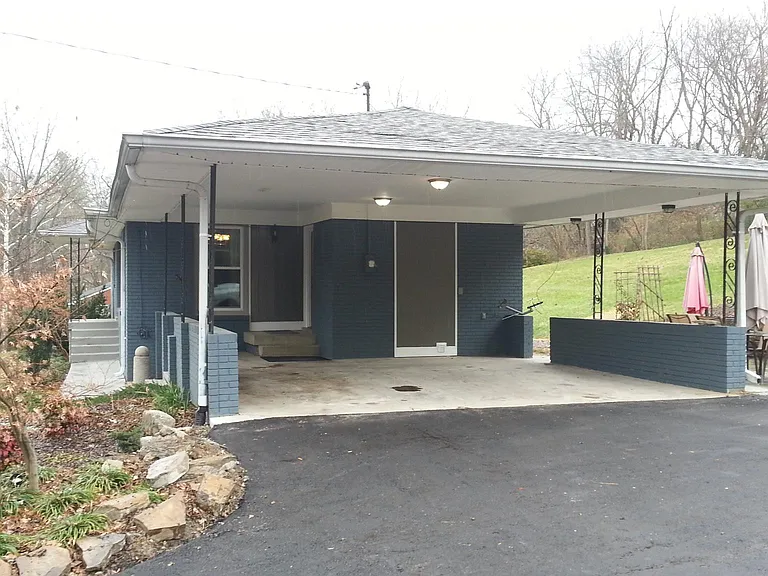 179 Briggs Ave — Photo 2