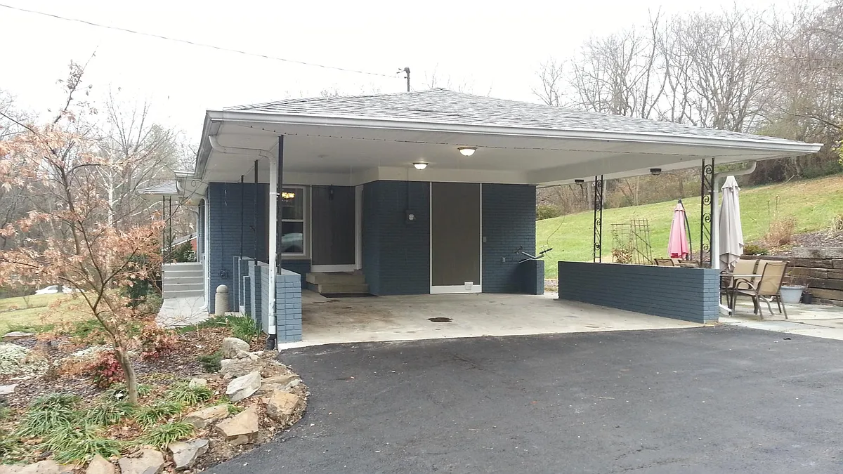 Building Photo - 179 Briggs Ave