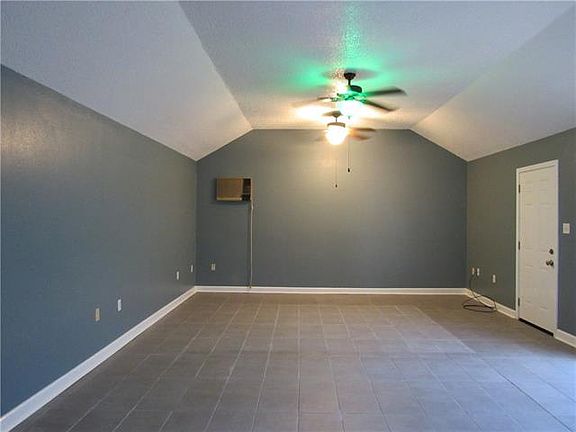 3rd image of 2017 Wellington Ln