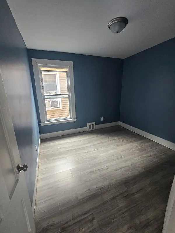 5 bed, 2.0 bath, 1167 sqft, $2,500 — Photo 4