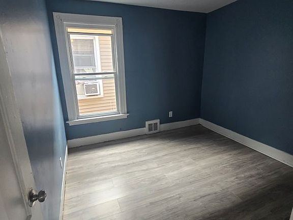 4th image of 280 W Ivy St Floor 1