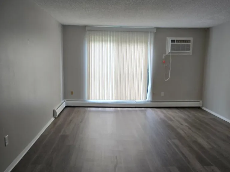 2525 Harriet — Photo 10