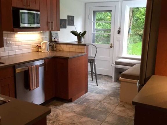 4th image of 33 Orchard St