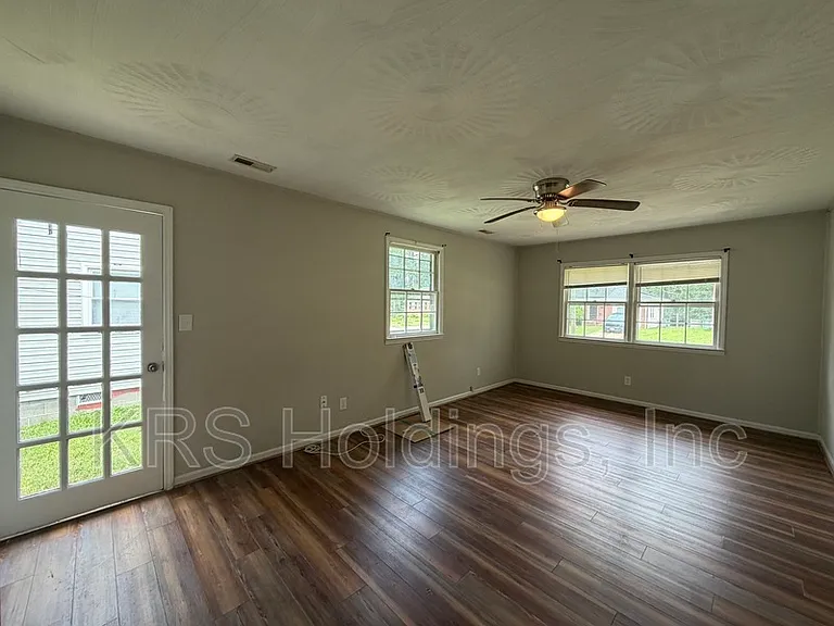 105 Janet Dr — Photo 5