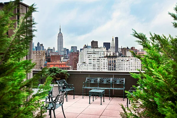 Sold by Bond New York | media 2