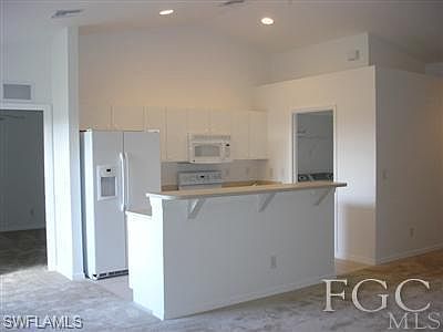 3rd image of 2814 NE 1st Pl