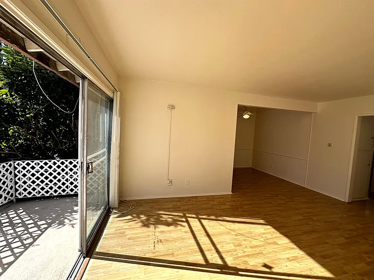 5748 Hazeltine Ave. — Photo 10
