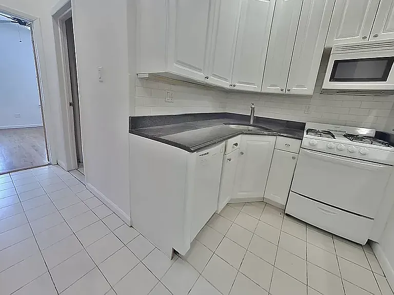 417 3rd Ave #1A — Photo 2