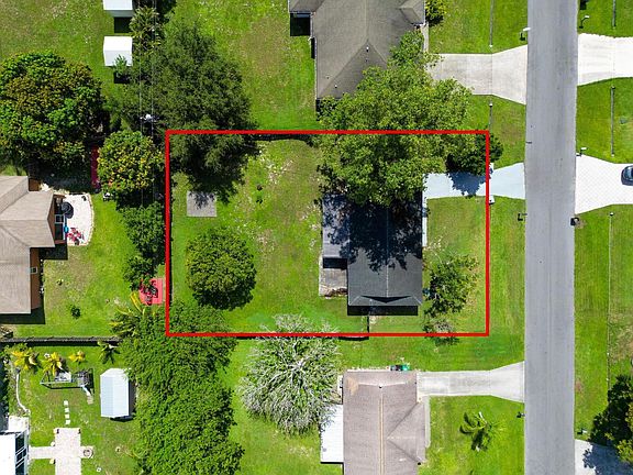 5th image of 992 SW Janette Avenue