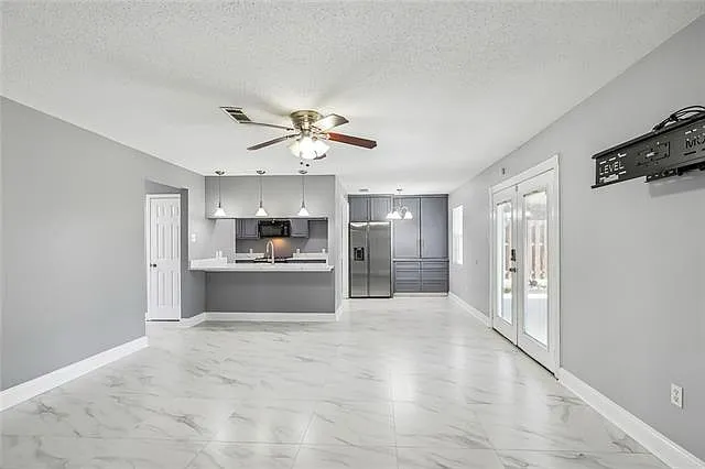833 Lawrence St — Photo 4