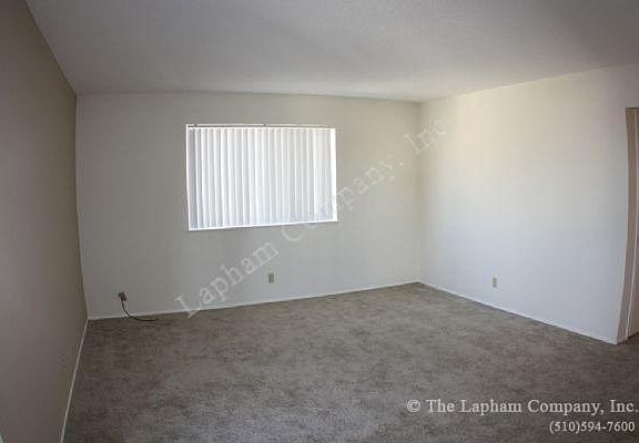 5th image of 524 E 17th St APT 17