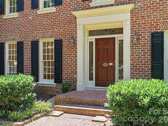 3rd image of 10205 Balmoral Cir