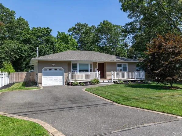 355 Avenue A, Ronkonkoma, NY 11779