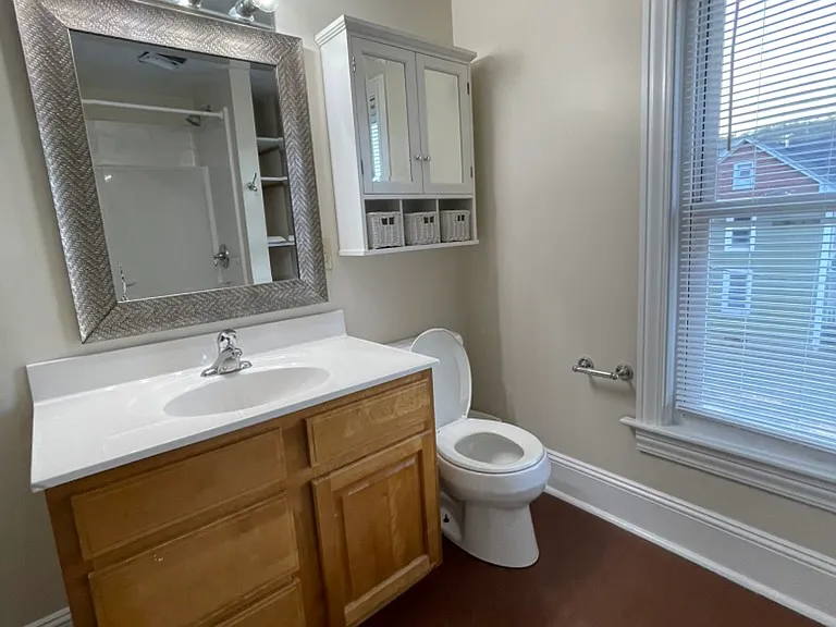 1144 Memorial Ave — Photo 17
