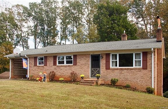 3rd image of 521 Westside Dr