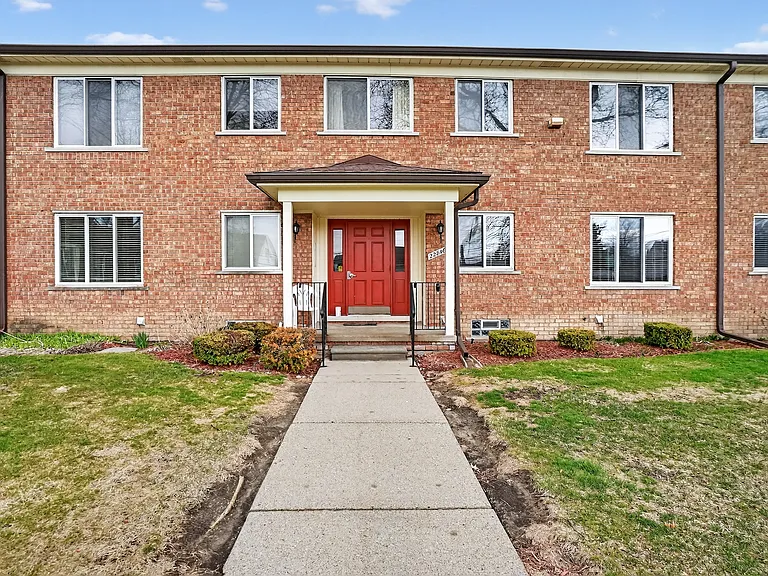 22850 E Nine Mile Rd #11 — Photo 25