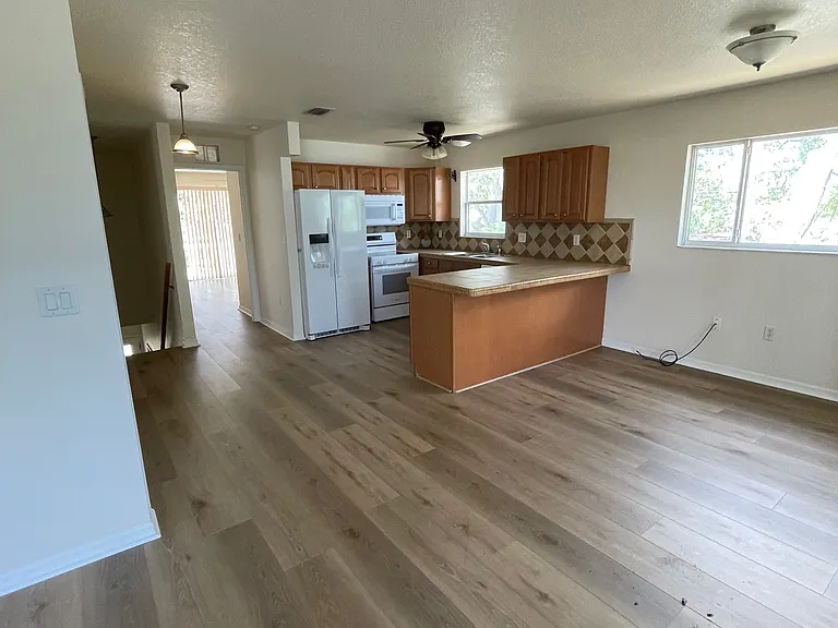 2015 Saint George Dr — Photo 7