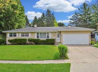 775 Bennett Dr, Elgin, IL 60120