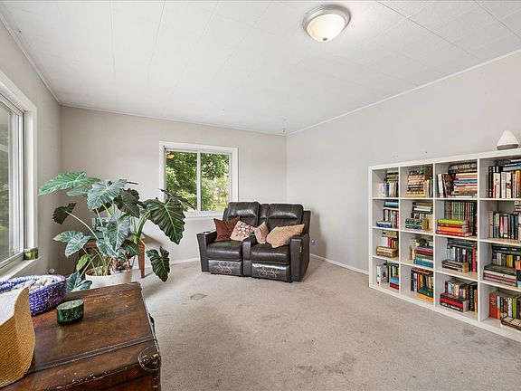 3rd image of 480 Egan Rd