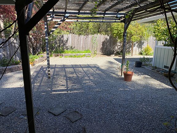 4th image of 484 El Solyo Heights Dr