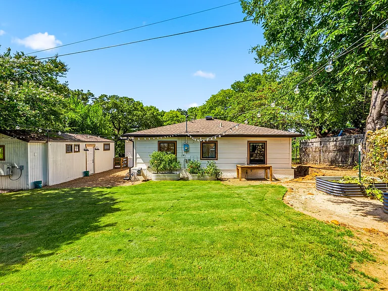 627 Francks Cir — Photo 25