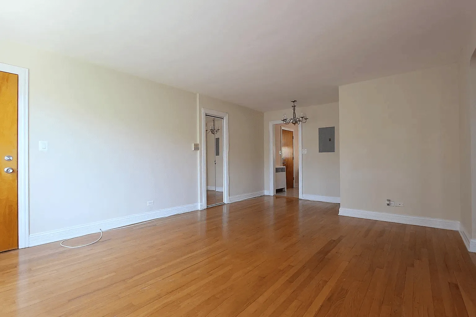 7516.5 N. Ridge Blvd — Photo 3