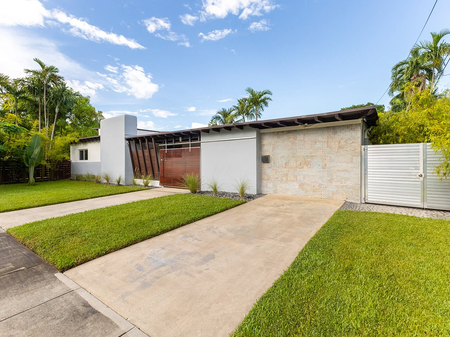 3 bed, 1442 sqft, $6,800 — Photo 2
