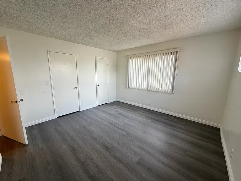 6401 Lincoln Ave — Photo 10