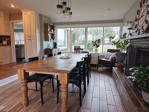 4th image of 809 4th Ave SW