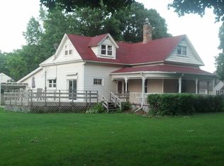 420 E 1st St, Earlham, IA 50072