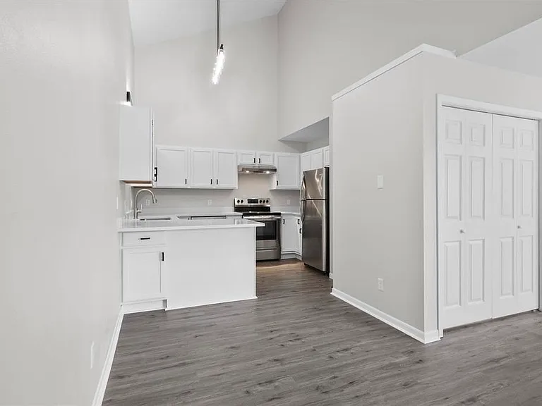 640 Tower Dr #1 — Photo 10