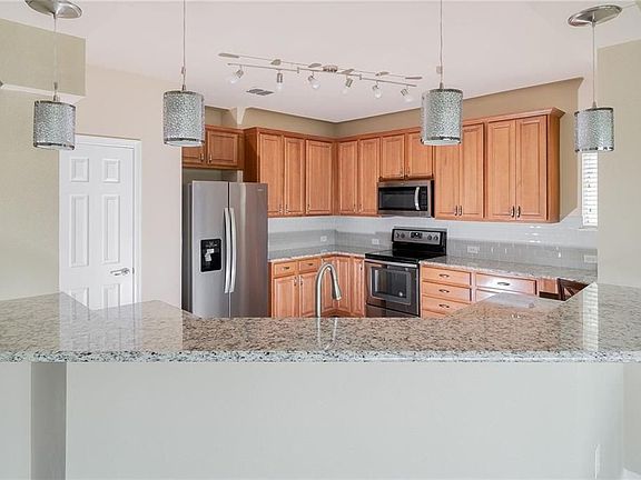 3rd image of 209 River Hills Ct