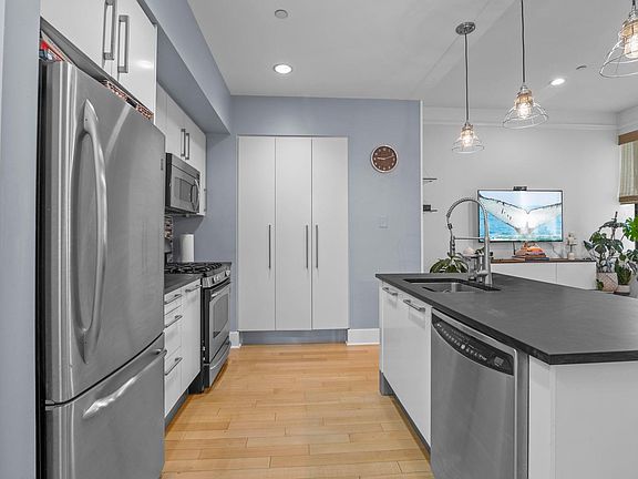 3rd image of 4 Beacon Way APT 603