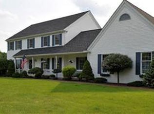 32 Annandale Dr, Chagrin Falls, OH 44022