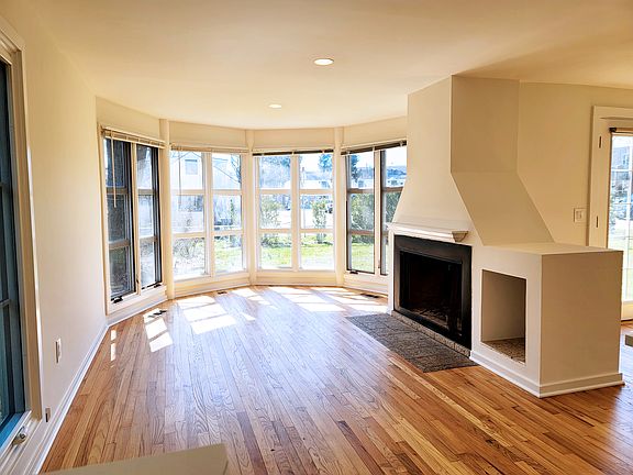 Living room with Fireplace