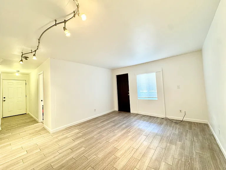 1728 12th Ave S #4 — Photo 15