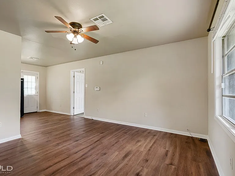 1219 Olwen Dr — Photo 5