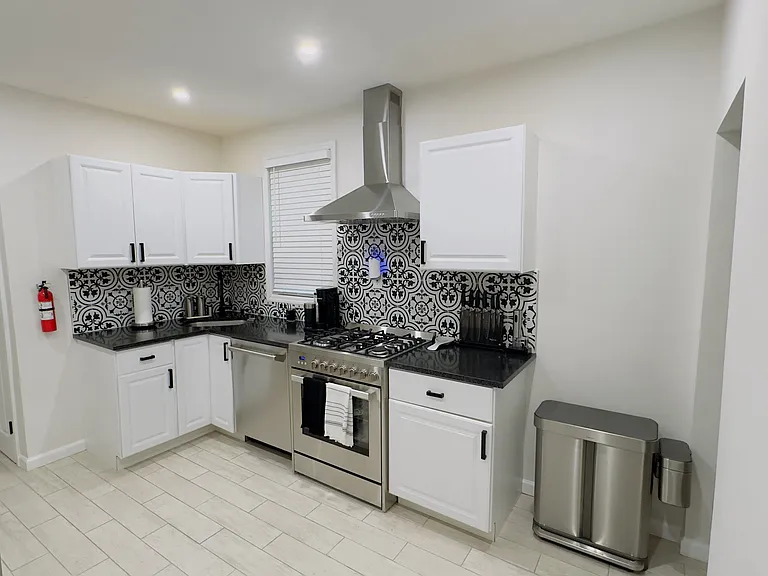 392 Lookout Ave — Photo 3