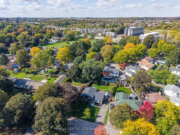 3rd image of 96 Tweed Cres