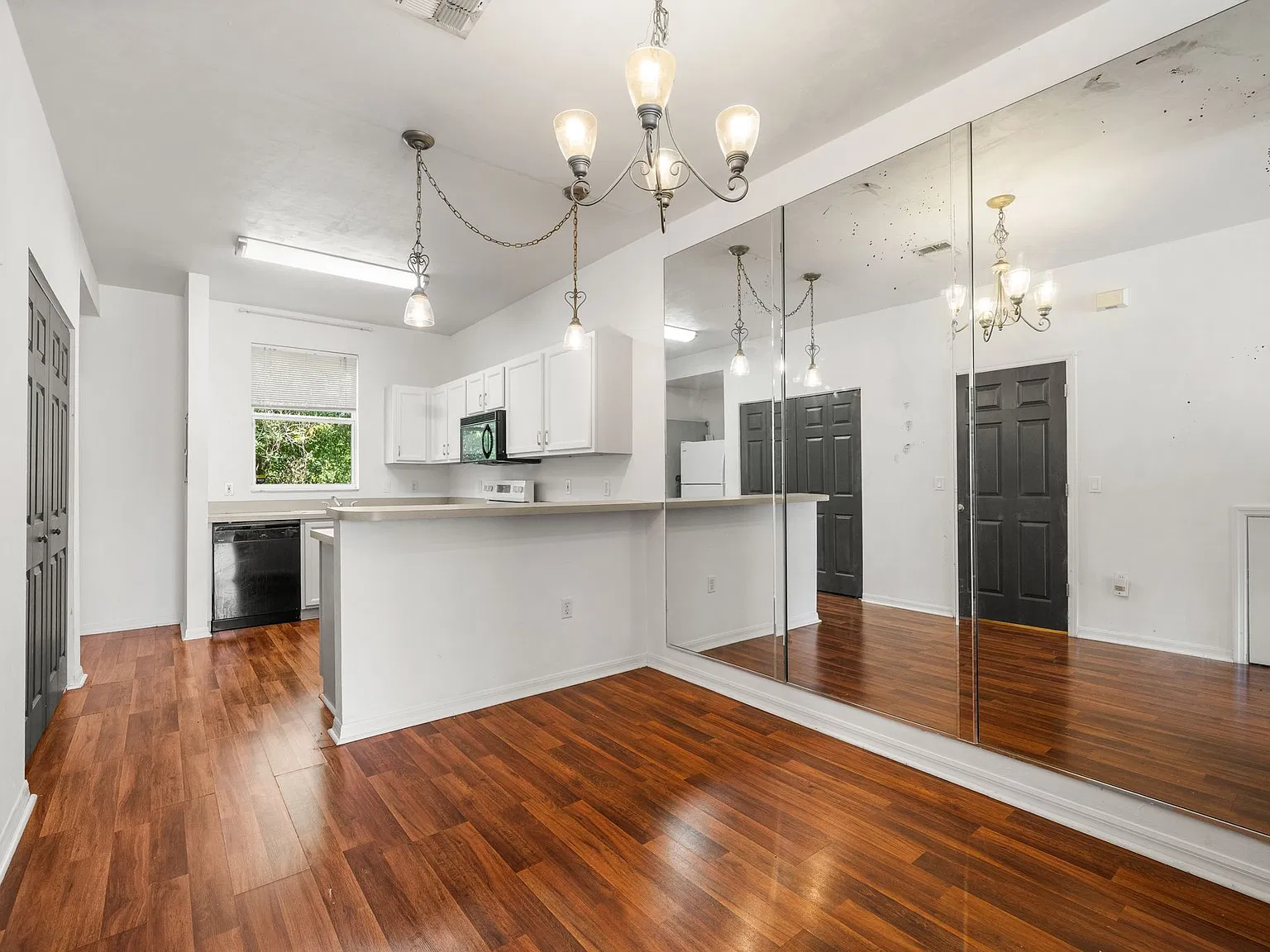 2 bed, 2.5 bath, 1176 sqft, $1,400 — Photo 3