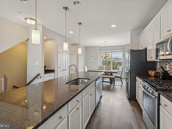3rd image of 539 Halite Dr