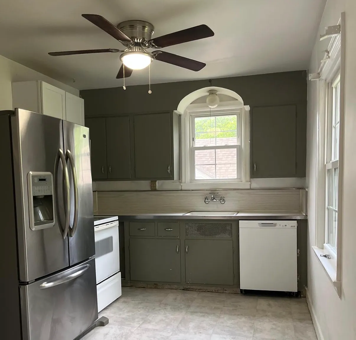 3 bed, 1050 sqft, $2,000 — Photo 2