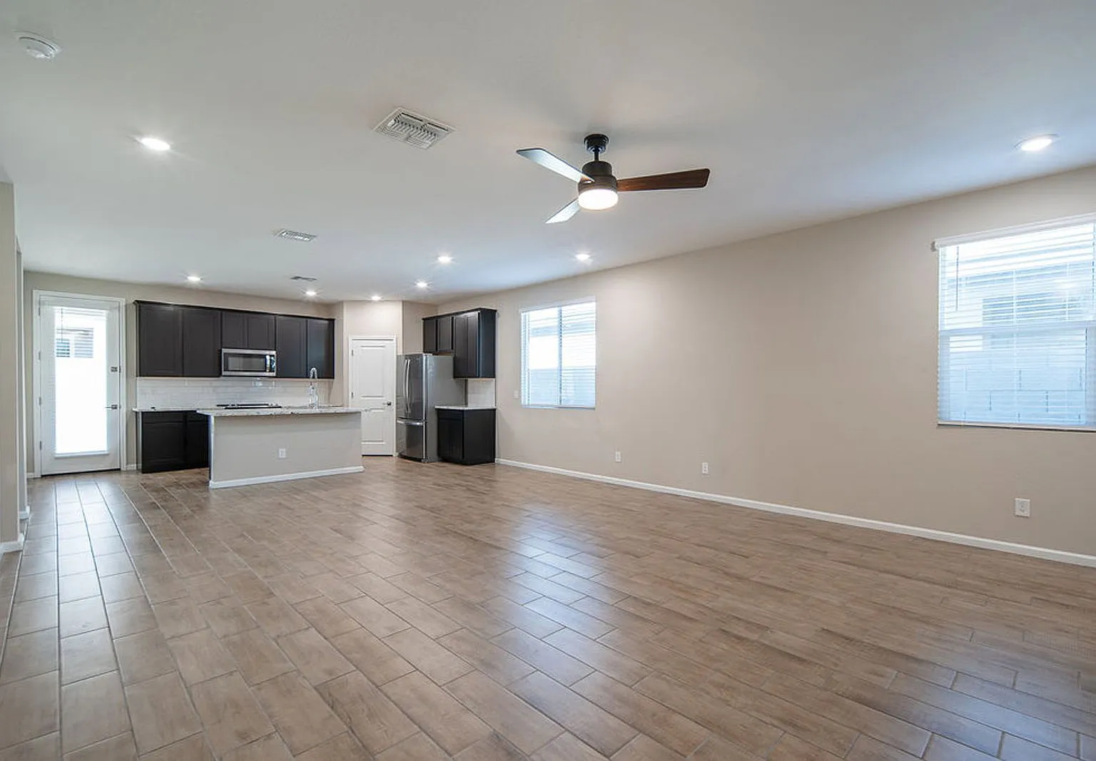 3 bed, 2.0 bath, 1361 sqft, $1,850 — Photo 3