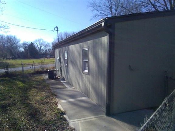 5th image of 605 Ivy St