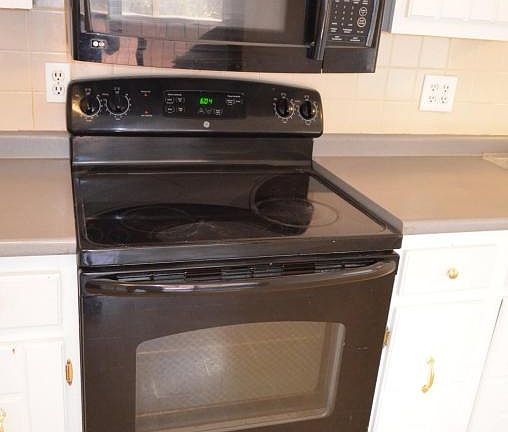 3rd image of 8001 Bennington Dr