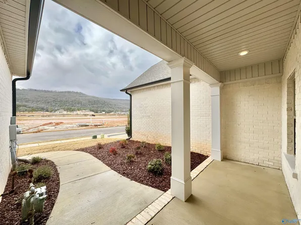 6026 Gardner Maples Dr, Owens Cross Roads, AL 35763