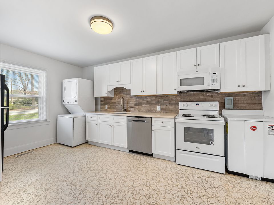 1st image of 5711 Oak Dr #5711